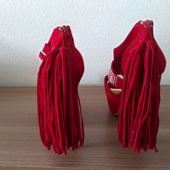 Red tassel platform - Picture 2 of 3